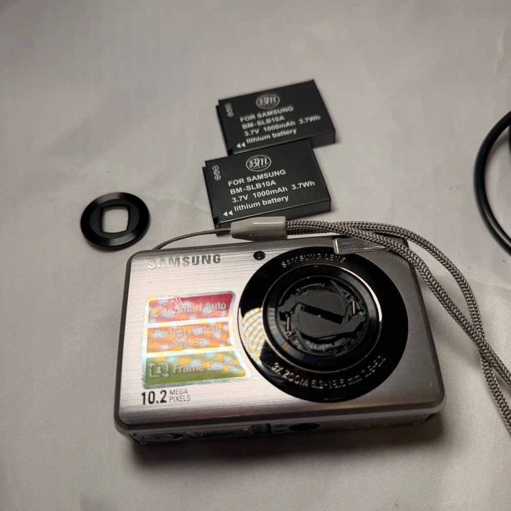Samsung SL202 Digital Camera 10.2MP 3x Zoom Silver For Repair Bundle Powers On